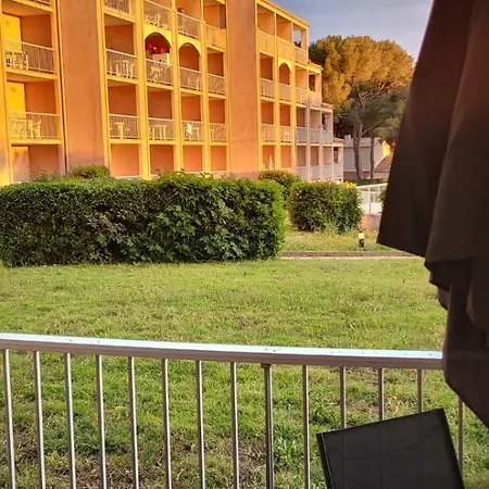 Les Hauts De L' Escapade T2 Renove Parking Climatisation Et Piscine *